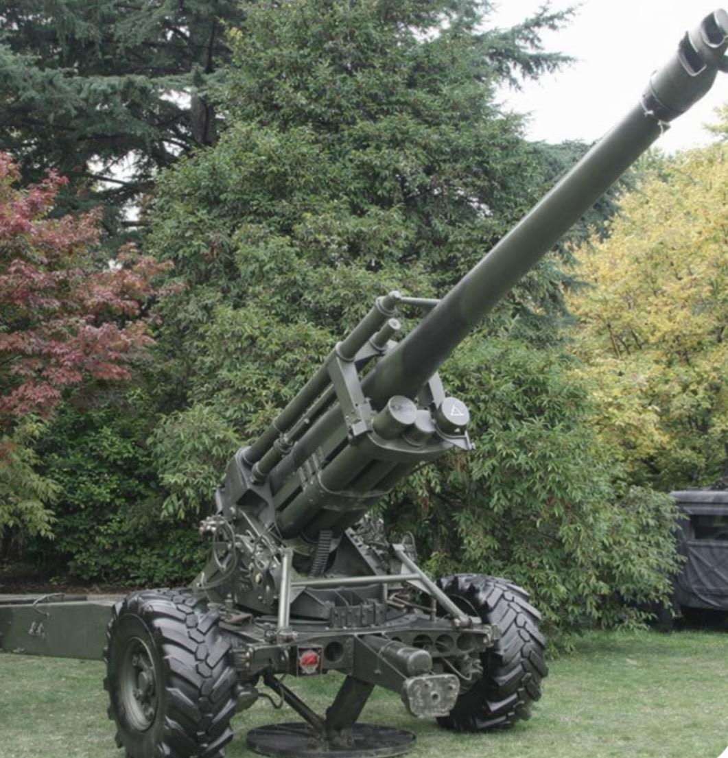 Artillery gun