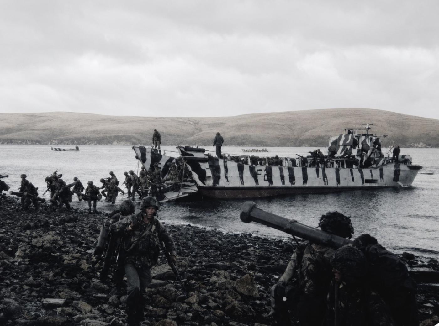Falklands troop landings 