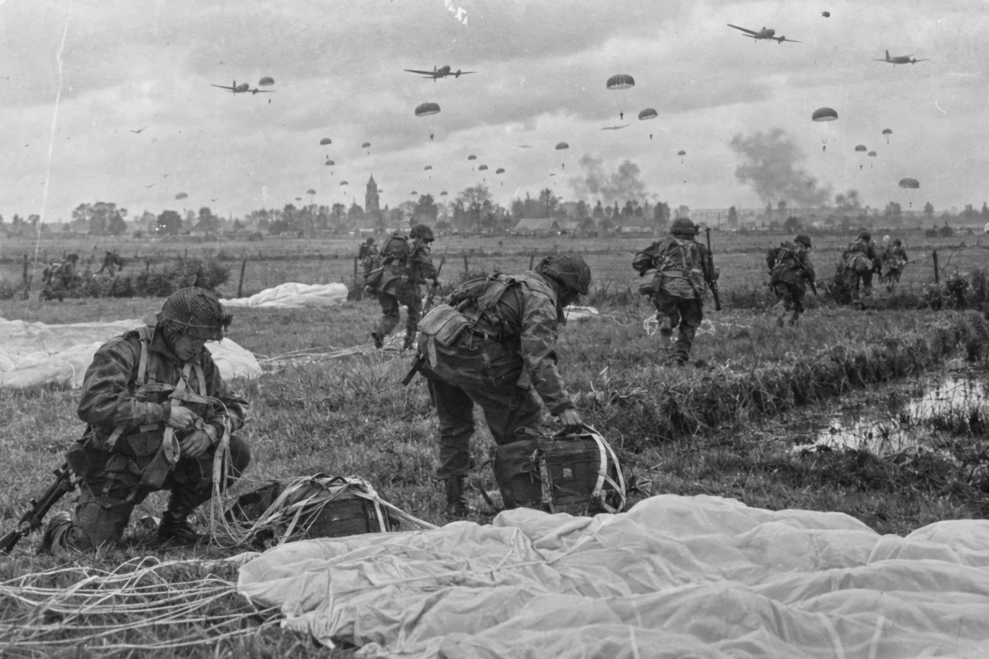 Polish paras drop in Arnhem