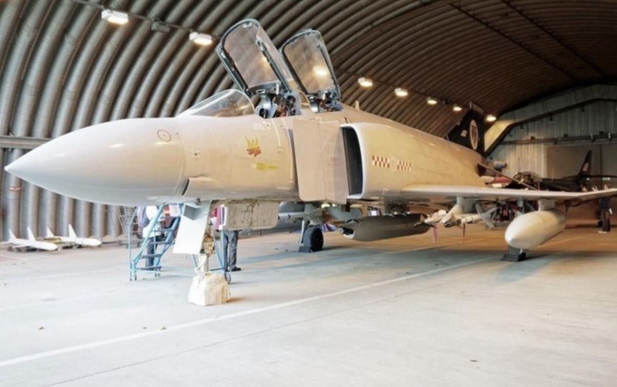 Jet fighter plane 