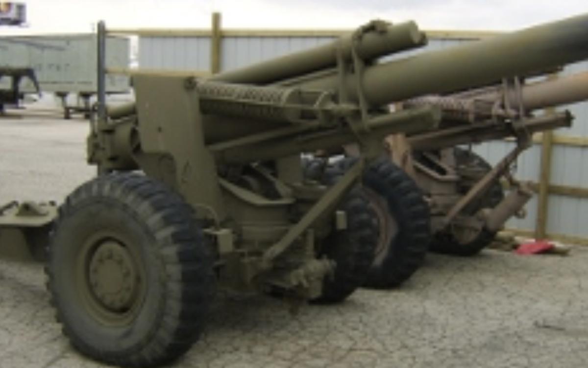 Artillery gun 