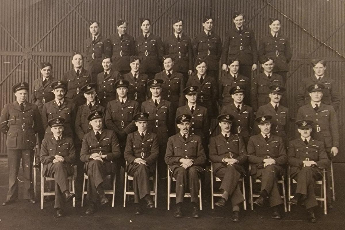 EFTS Instructors and trainee pilots