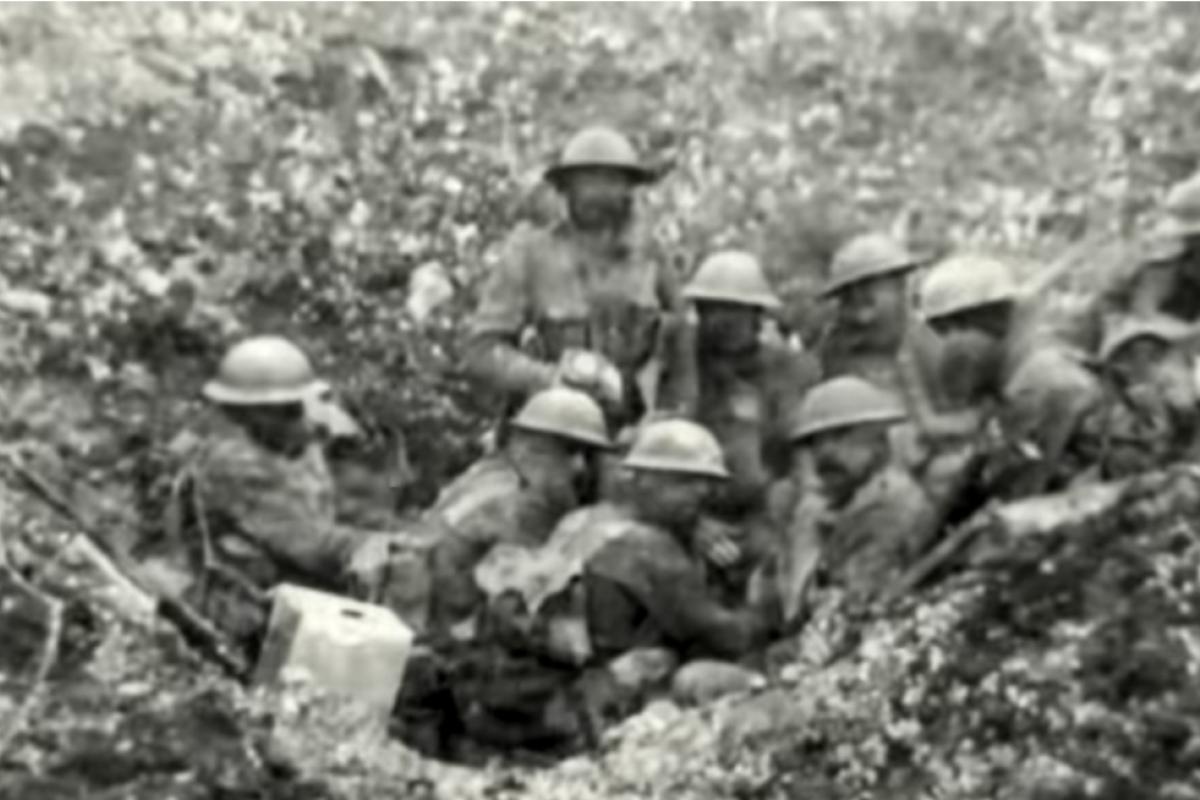 Ww1 troops dug in 