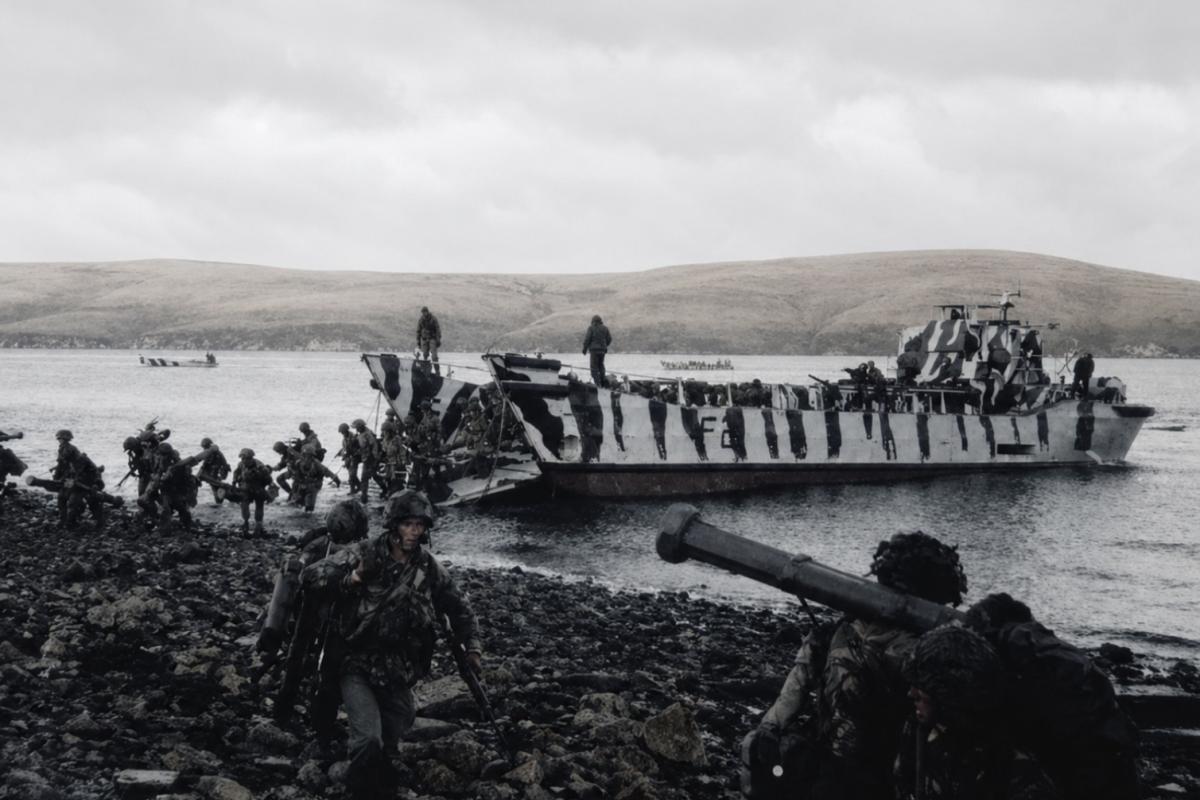Falklands troop landings 