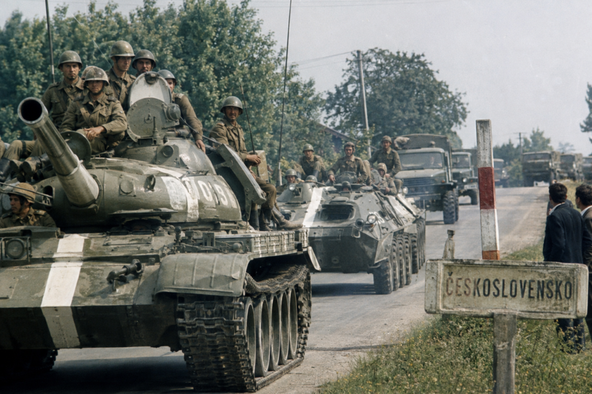 Warsaw pact countries invade Czech Republic 